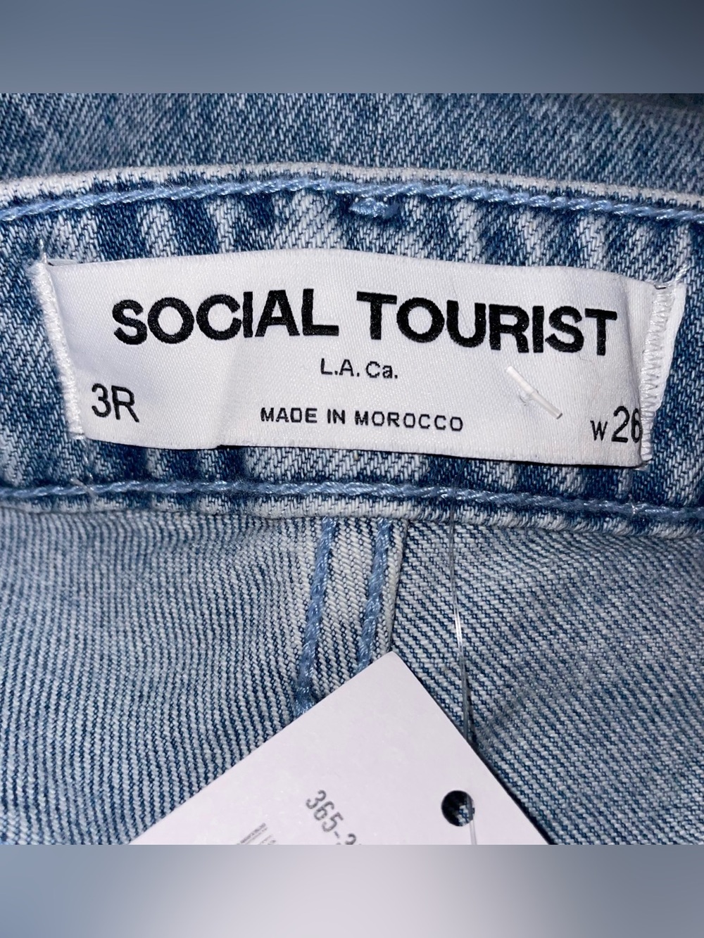 Social Tourist 3R Light Wash Distressed Classic Jeans NWT - Picture 5 of 6